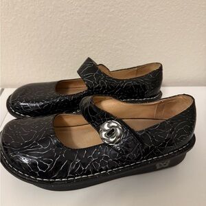 Alegria Paloma Mary Jane – Black Crinkle Patent – Women’s 38